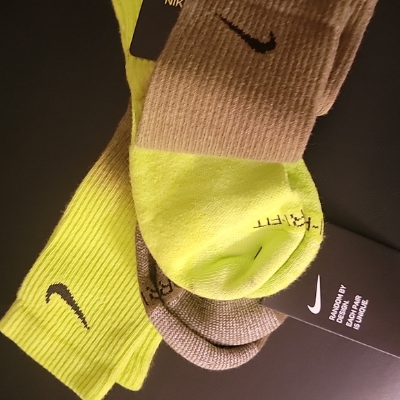2 Pairs Unisex Nike Crew Socks,  color two green, Men 8-12 Wmn 10-13 - Picture 4 of 6